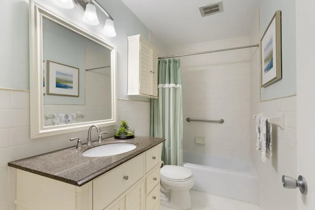 5400 Roswell Road Unit L5, Atlanta, Georgia 30342, 2 Bedrooms Bedrooms, ,2 BathroomsBathrooms,Residential,Sold,5400 Roswell Road Unit L5,5882119