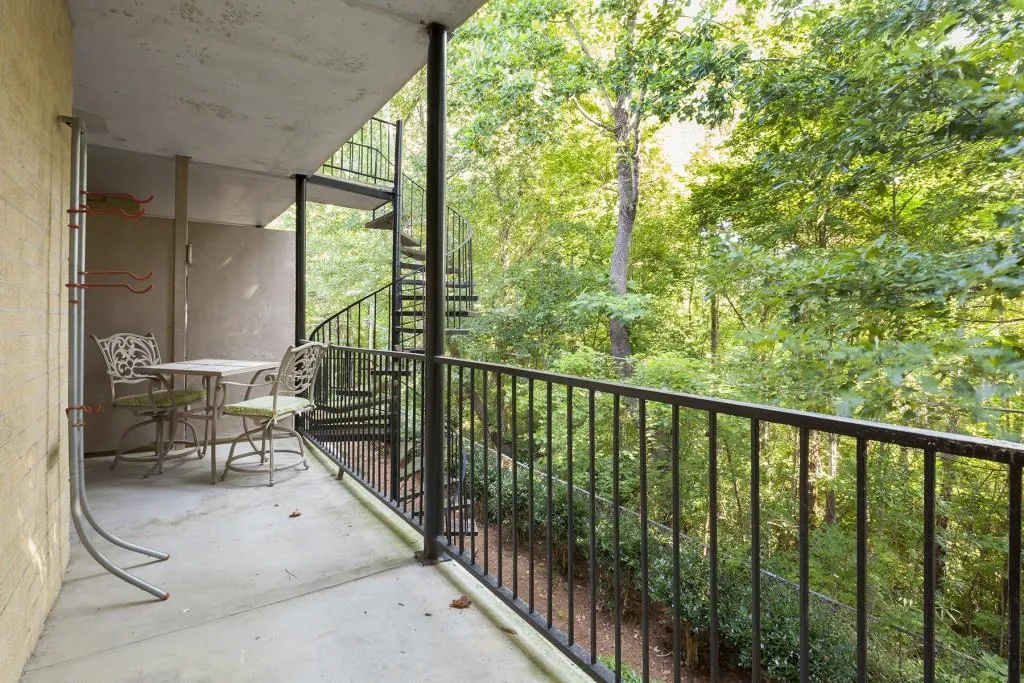 5400 Roswell Road Unit L5, Atlanta, Georgia 30342, 2 Bedrooms Bedrooms, ,2 BathroomsBathrooms,Residential,Sold,5400 Roswell Road Unit L5,5882119