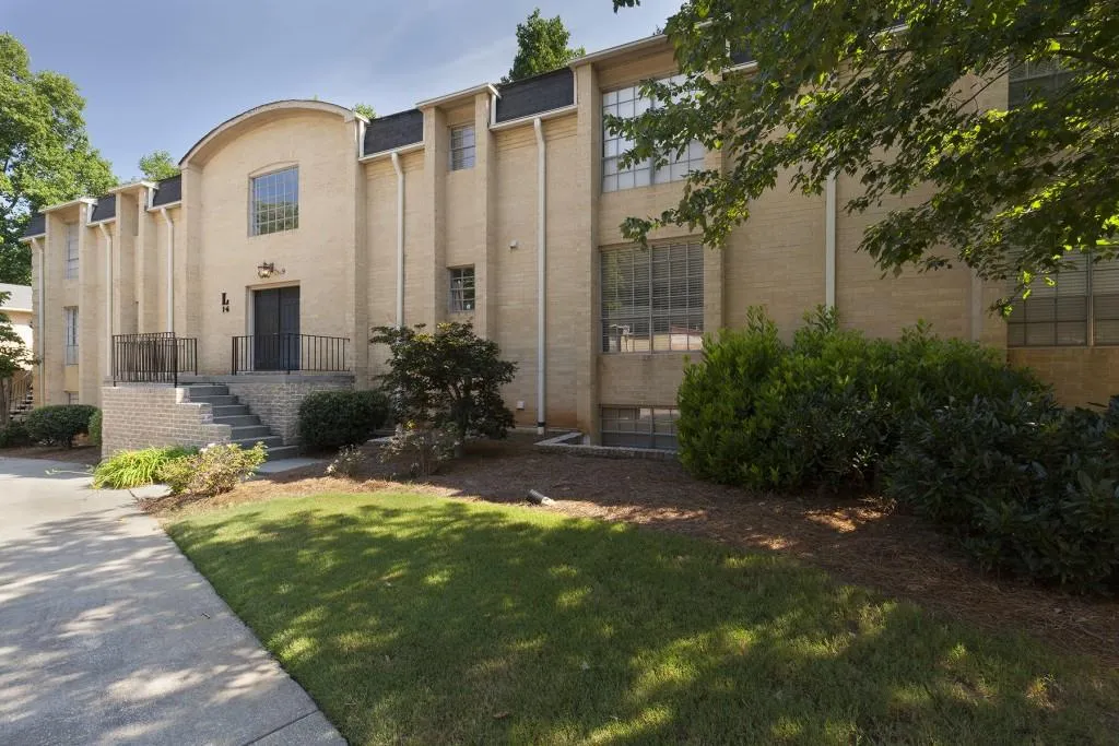 5400 Roswell Road Unit L5, Atlanta, Georgia 30342, 2 Bedrooms Bedrooms, ,2 BathroomsBathrooms,Residential,Sold,5400 Roswell Road Unit L5,5882119