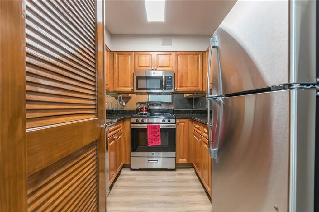 2479 Peachtree Road Ne Unit 1302, Atlanta, Georgia 30305, 1 Bedroom Bedrooms, ,1 BathroomBathrooms,Residential,Sold,2479 Peachtree Road Ne Unit 1302,6677804