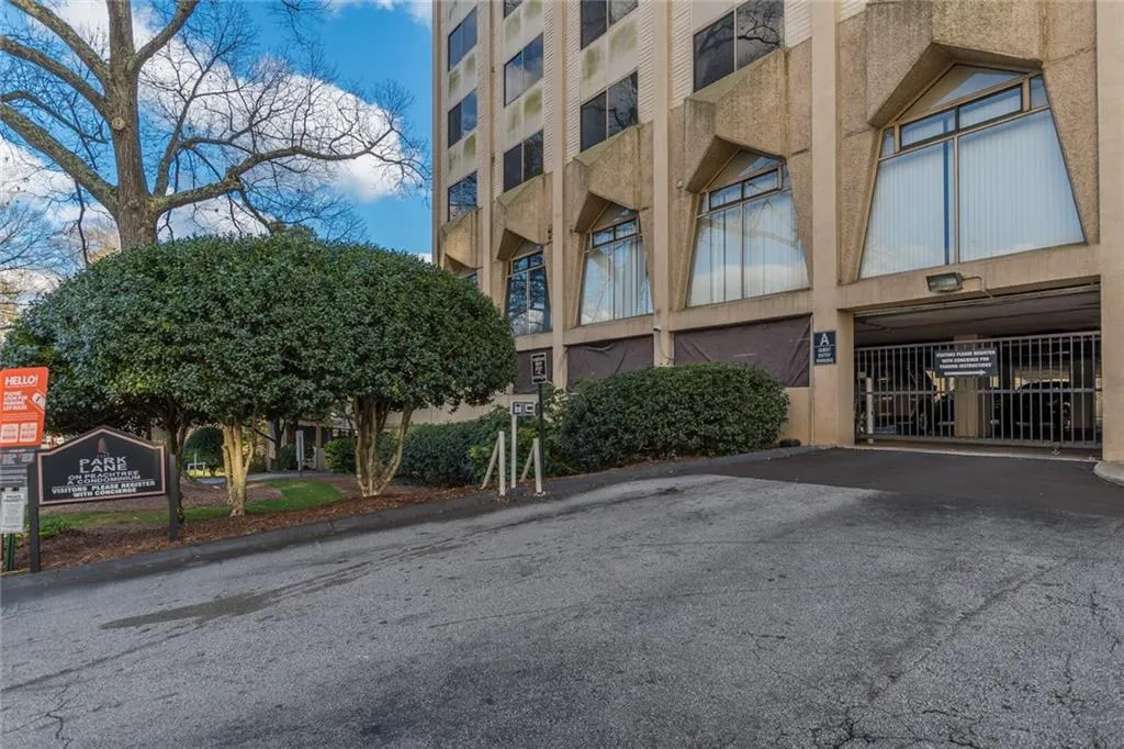 2479 Peachtree Road Ne Unit 1302, Atlanta, Georgia 30305, 1 Bedroom Bedrooms, ,1 BathroomBathrooms,Residential,Sold,2479 Peachtree Road Ne Unit 1302,6677804