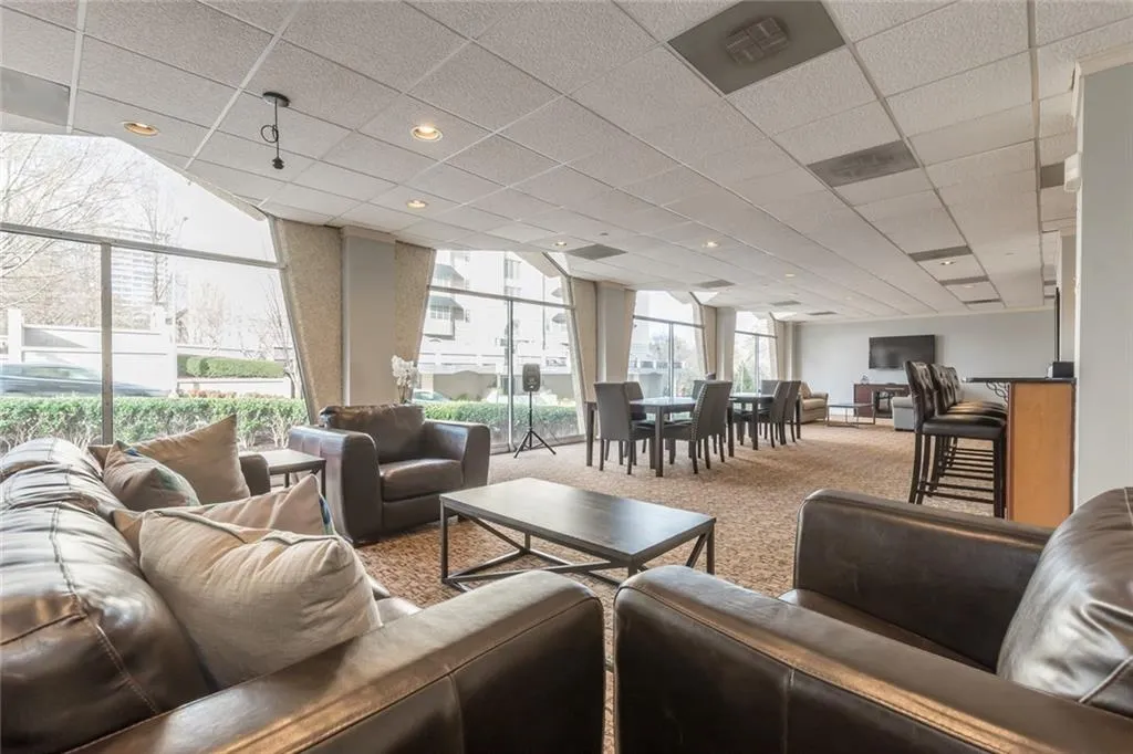 2479 Peachtree Road Ne Unit 1302, Atlanta, Georgia 30305, 1 Bedroom Bedrooms, ,1 BathroomBathrooms,Residential,Sold,2479 Peachtree Road Ne Unit 1302,6677804