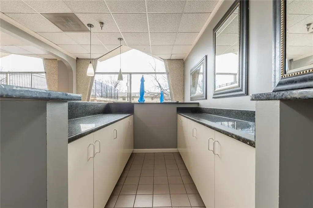 2479 Peachtree Road Ne Unit 1302, Atlanta, Georgia 30305, 1 Bedroom Bedrooms, ,1 BathroomBathrooms,Residential,Sold,2479 Peachtree Road Ne Unit 1302,6677804