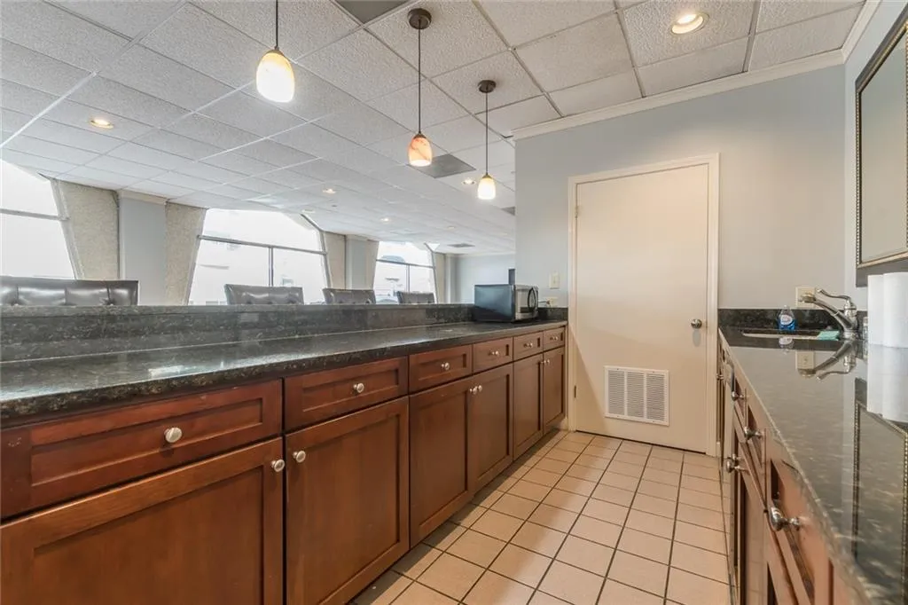 2479 Peachtree Road Ne Unit 1302, Atlanta, Georgia 30305, 1 Bedroom Bedrooms, ,1 BathroomBathrooms,Residential,Sold,2479 Peachtree Road Ne Unit 1302,6677804