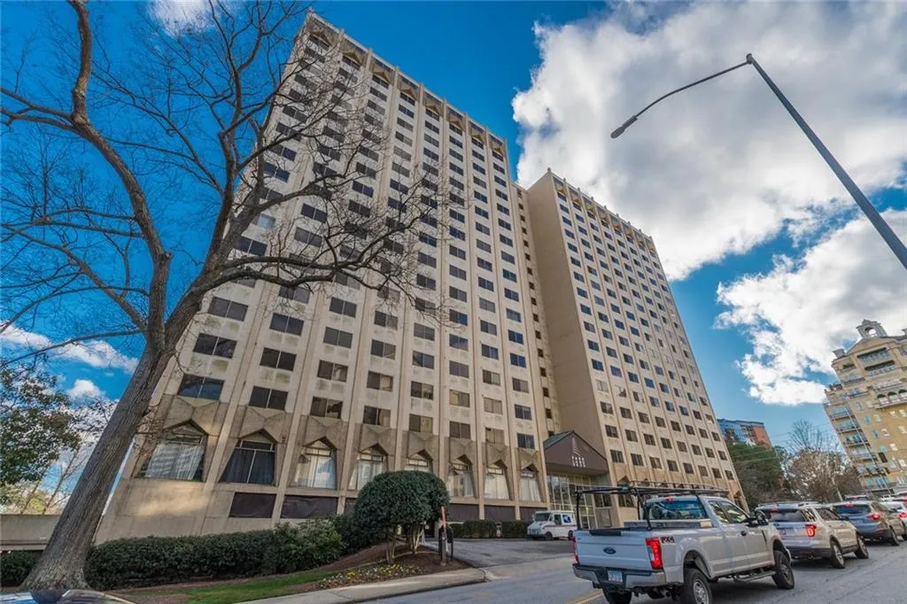 2479 Peachtree Road Ne Unit 1302, Atlanta, Georgia 30305, 1 Bedroom Bedrooms, ,1 BathroomBathrooms,Residential,Sold,2479 Peachtree Road Ne Unit 1302,6677804