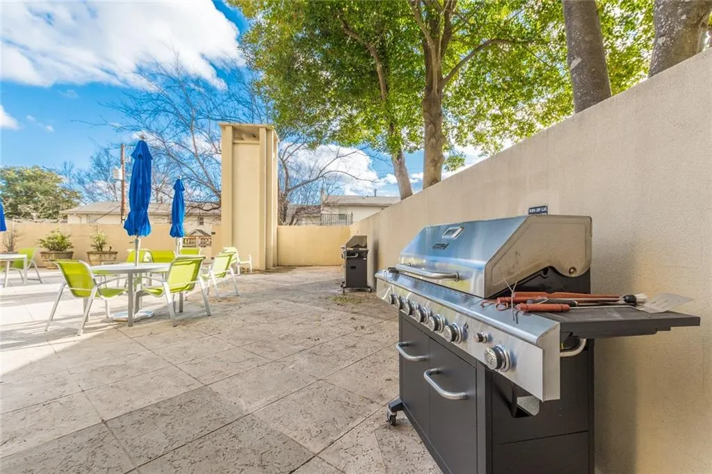 2479 Peachtree Road Ne Unit 1302, Atlanta, Georgia 30305, 1 Bedroom Bedrooms, ,1 BathroomBathrooms,Residential,Sold,2479 Peachtree Road Ne Unit 1302,6677804