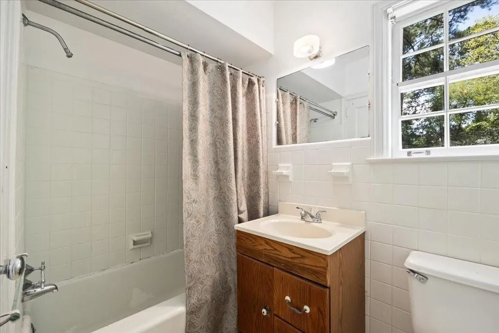 Atlanta, Georgia 30324, 2 Bedrooms Bedrooms, ,1 BathroomBathrooms,Residential,For Sale,7612617