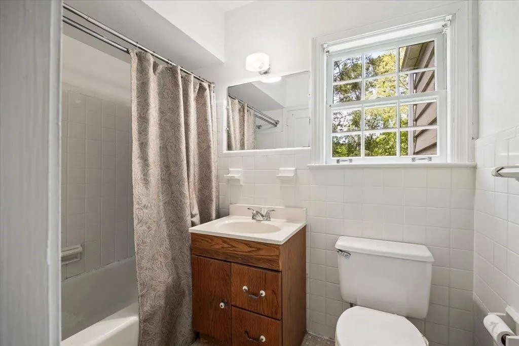Atlanta, Georgia 30324, 2 Bedrooms Bedrooms, ,1 BathroomBathrooms,Residential,For Sale,7612617