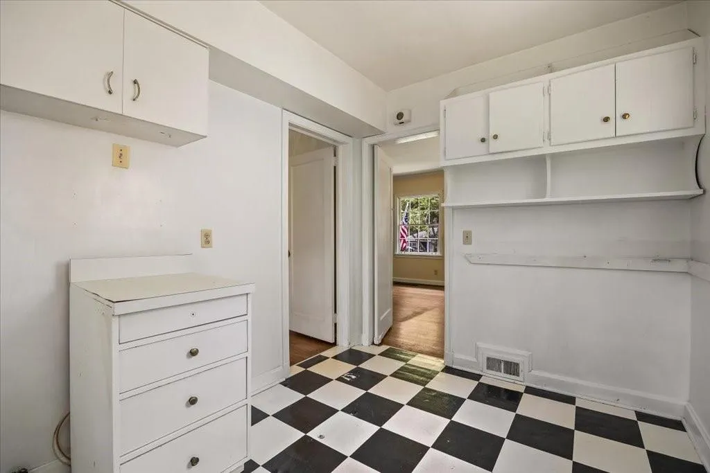 Atlanta, Georgia 30324, 2 Bedrooms Bedrooms, ,1 BathroomBathrooms,Residential,For Sale,7612617