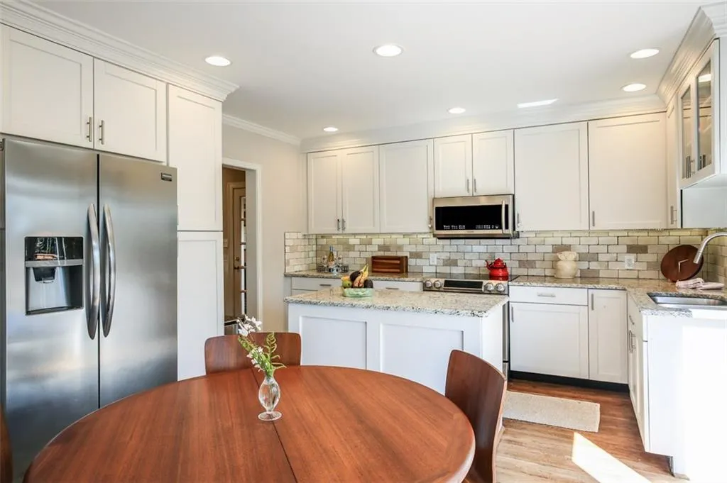 1400 Moores Mill Road Nw, Atlanta, Georgia 30327, 2 Bedrooms Bedrooms, ,2 BathroomsBathrooms,Residential,Sold,1400 Moores Mill Road Nw,5976511