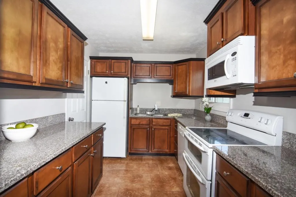 340 Winding River Drive Unit D, Sandy Springs, Georgia 30350, 2 Bedrooms Bedrooms, ,2 BathroomsBathrooms,Residential,Sold,340 Winding River Drive Unit D,5903837