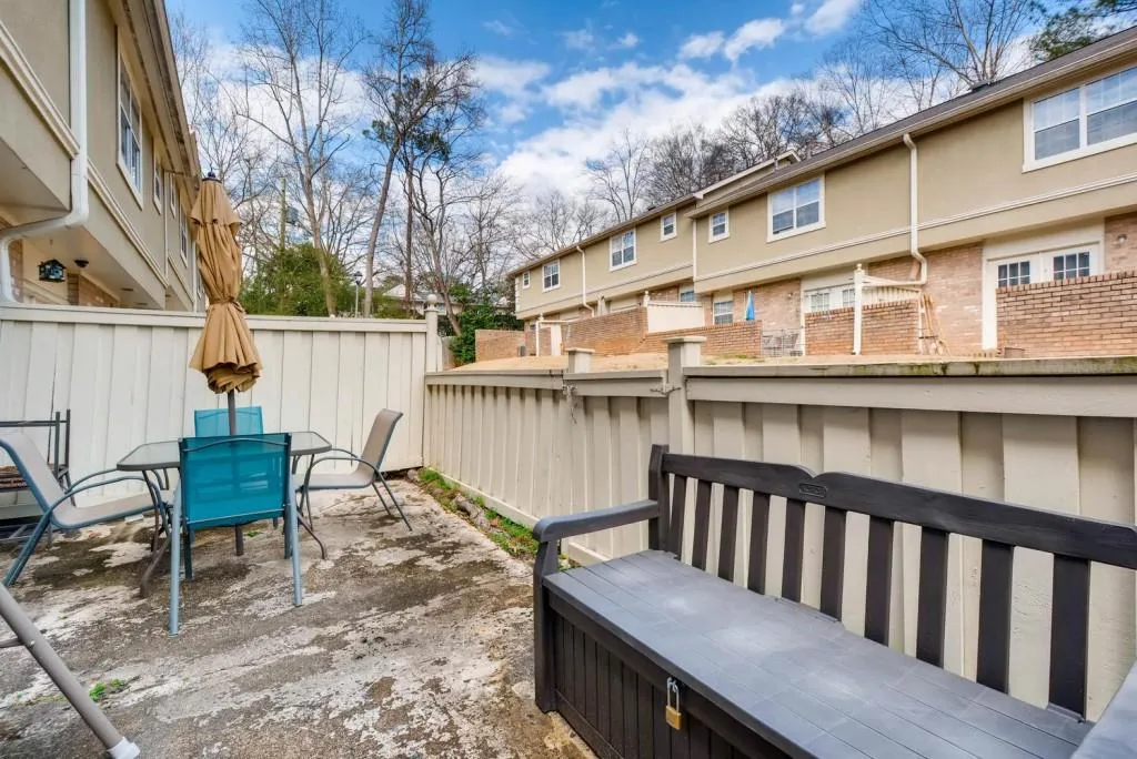 6900 Roswell Road Unit H4, Atlanta, Georgia 30328, 3 Bedrooms Bedrooms, ,2 BathroomsBathrooms,Residential,Sold,6900 Roswell Road Unit H4,5968561