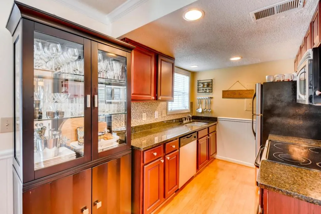 6900 Roswell Road Unit H4, Atlanta, Georgia 30328, 3 Bedrooms Bedrooms, ,2 BathroomsBathrooms,Residential,Sold,6900 Roswell Road Unit H4,5968561