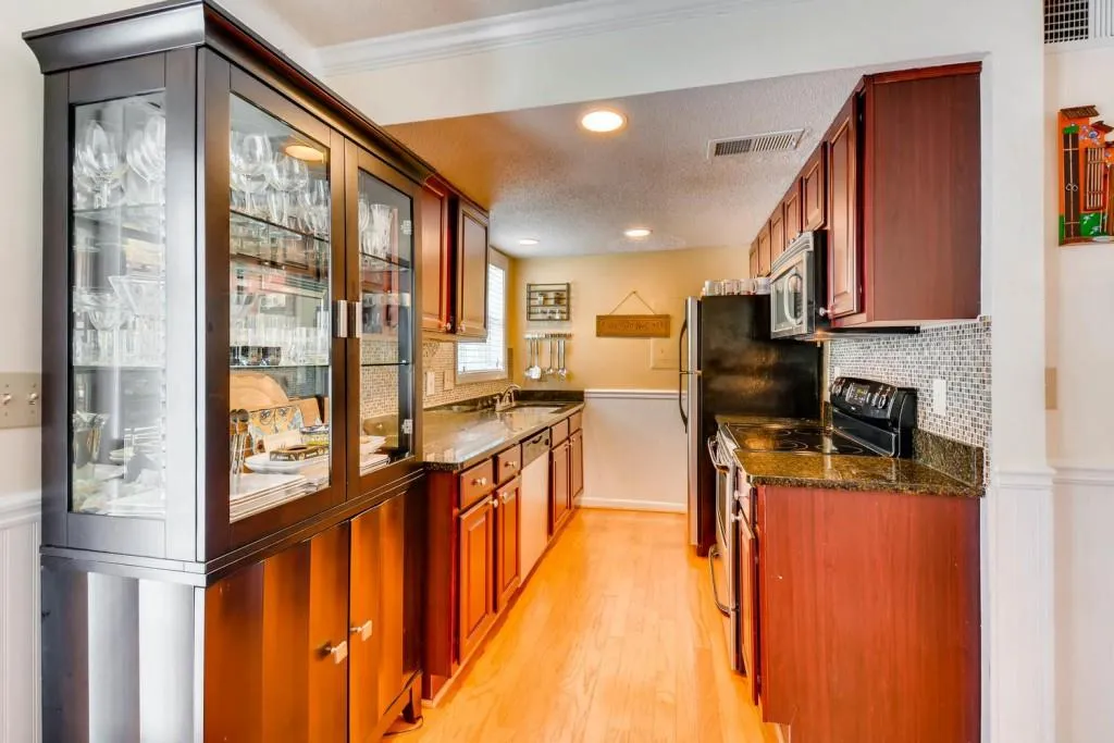 6900 Roswell Road Unit H4, Atlanta, Georgia 30328, 3 Bedrooms Bedrooms, ,2 BathroomsBathrooms,Residential,Sold,6900 Roswell Road Unit H4,5968561