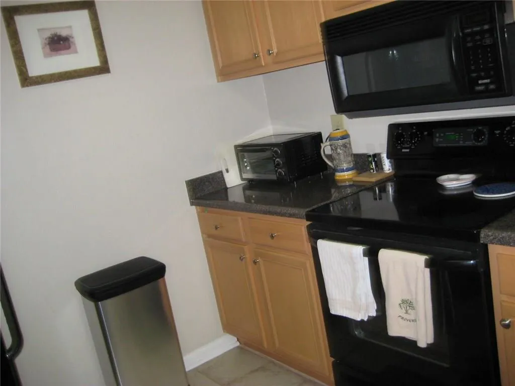 5157 Roswell Road Unit 9, Atlanta, Georgia 30342, 1 Bedroom Bedrooms, ,1 BathroomBathrooms,Residential,Sold,5157 Roswell Road Unit 9,5649714