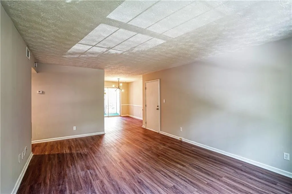 6700 Roswell Road Unit 31a, Atlanta, Georgia 30328, 2 Bedrooms Bedrooms, ,2 BathroomsBathrooms,Residential,Sold,6700 Roswell Road Unit 31a,6757834