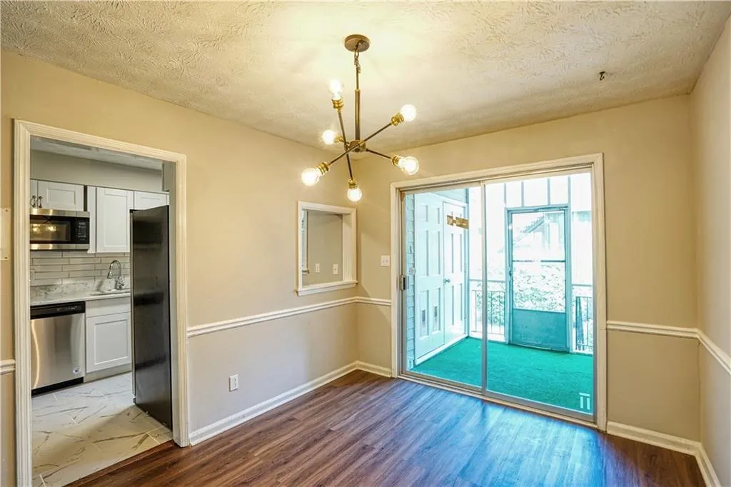 6700 Roswell Road Unit 31a, Atlanta, Georgia 30328, 2 Bedrooms Bedrooms, ,2 BathroomsBathrooms,Residential,Sold,6700 Roswell Road Unit 31a,6757834