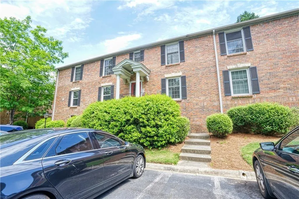 6700 Roswell Road Unit 31a, Atlanta, Georgia 30328, 2 Bedrooms Bedrooms, ,2 BathroomsBathrooms,Residential,Sold,6700 Roswell Road Unit 31a,6757834