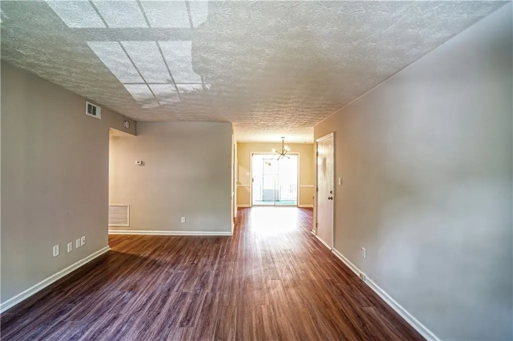 6700 Roswell Road Unit 31a, Atlanta, Georgia 30328, 2 Bedrooms Bedrooms, ,2 BathroomsBathrooms,Residential,Sold,6700 Roswell Road Unit 31a,6757834