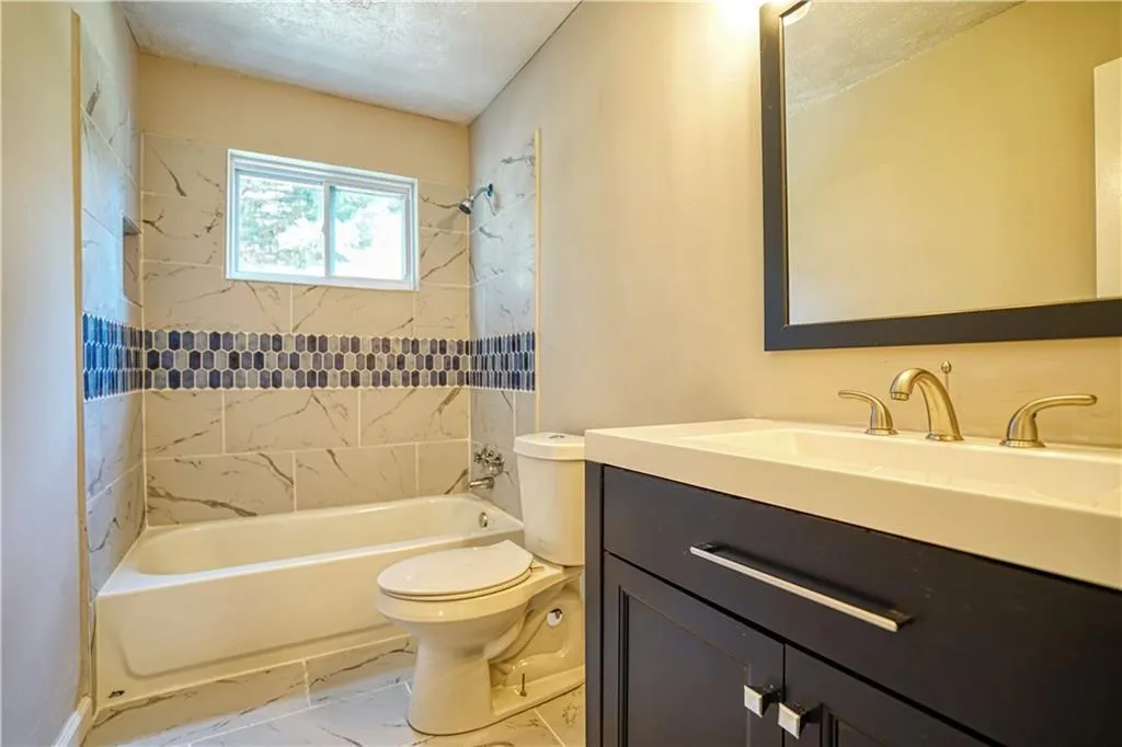 6700 Roswell Road Unit 31a, Atlanta, Georgia 30328, 2 Bedrooms Bedrooms, ,2 BathroomsBathrooms,Residential,Sold,6700 Roswell Road Unit 31a,6757834