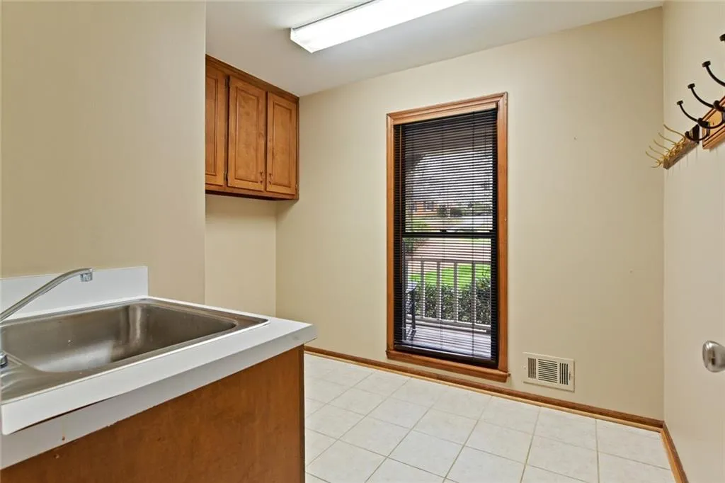 7115 Cherry Bluff Drive, Sandy Springs, Georgia 30350, 4 Bedrooms Bedrooms, ,4 BathroomsBathrooms,Residential,Sold,7115 Cherry Bluff Drive,6860247
