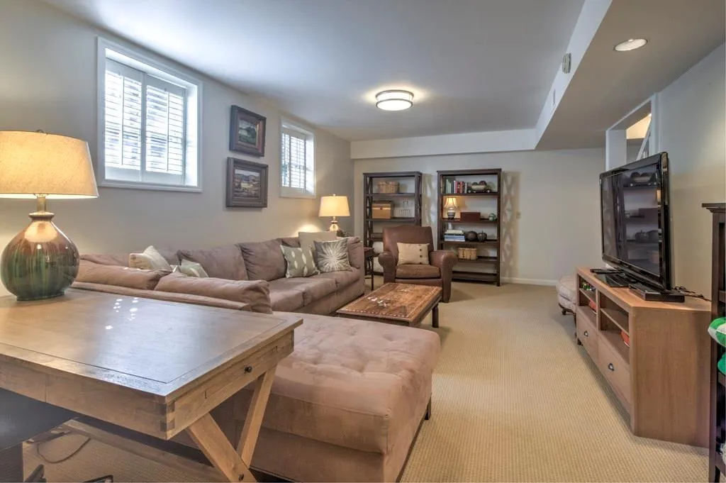 930 Landmark Drive, Sandy Springs, Georgia 30342, 4 Bedrooms Bedrooms, ,3 BathroomsBathrooms,Residential,Sold,930 Landmark Drive,5764324