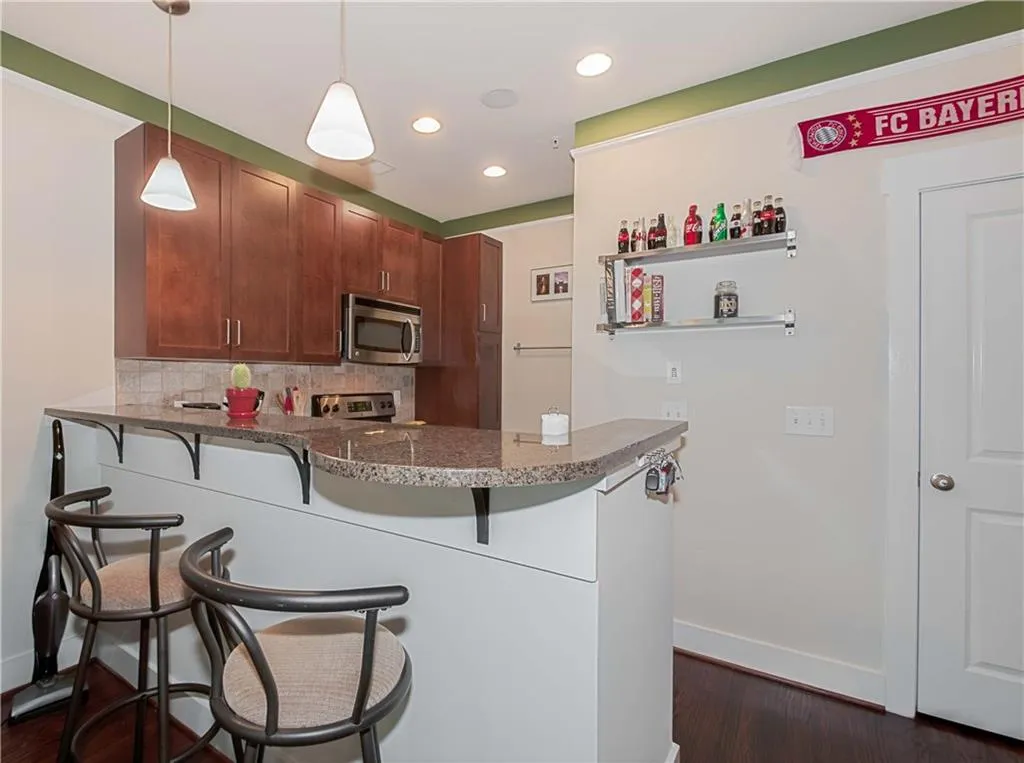 221 Semel Circle Nw Unit 272, Atlanta, Georgia 30309, 2 Bedrooms Bedrooms, ,2 BathroomsBathrooms,Residential,Sold,221 Semel Circle Nw Unit 272,5892146