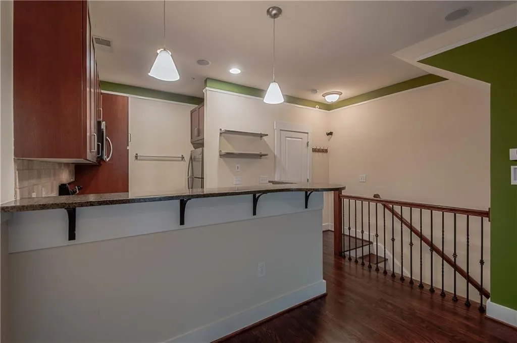 221 Semel Circle Nw Unit 272, Atlanta, Georgia 30309, 2 Bedrooms Bedrooms, ,2 BathroomsBathrooms,Residential,Sold,221 Semel Circle Nw Unit 272,5892146