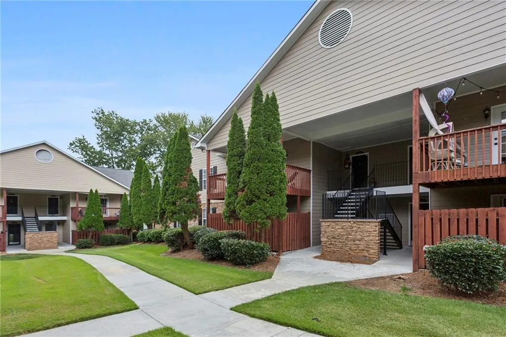 607 Brighton Point, Sandy Springs, Georgia 30328, 2 Bedrooms Bedrooms, ,2 BathroomsBathrooms,Residential,For Sale,607 Brighton Point,7658216