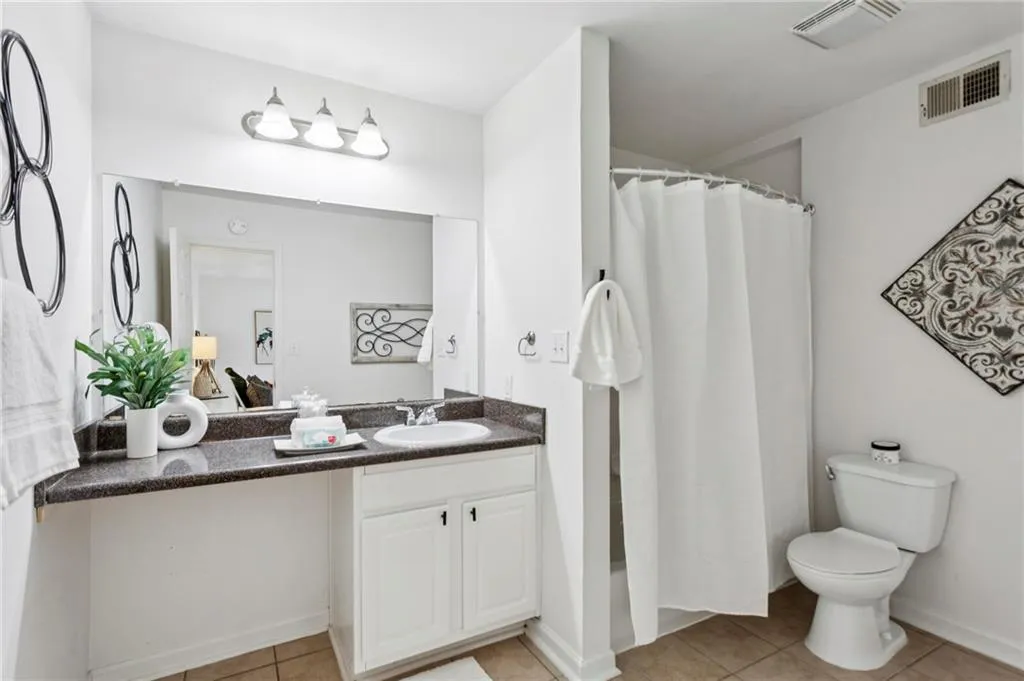 607 Brighton Point, Sandy Springs, Georgia 30328, 2 Bedrooms Bedrooms, ,2 BathroomsBathrooms,Residential,For Sale,607 Brighton Point,7658216