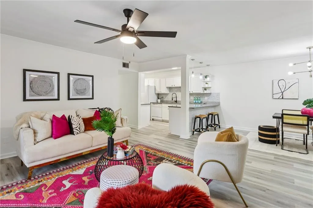 607 Brighton Point, Sandy Springs, Georgia 30328, 2 Bedrooms Bedrooms, ,2 BathroomsBathrooms,Residential,For Sale,607 Brighton Point,7658216