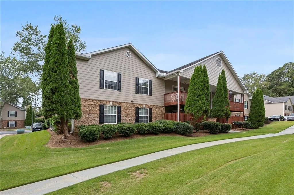 #607 is the upper condo home
