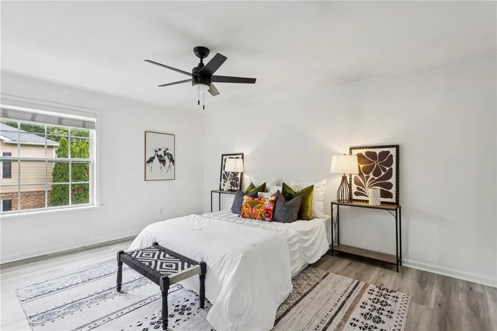 607 Brighton Point, Sandy Springs, Georgia 30328, 2 Bedrooms Bedrooms, ,2 BathroomsBathrooms,Residential,For Sale,607 Brighton Point,7658216