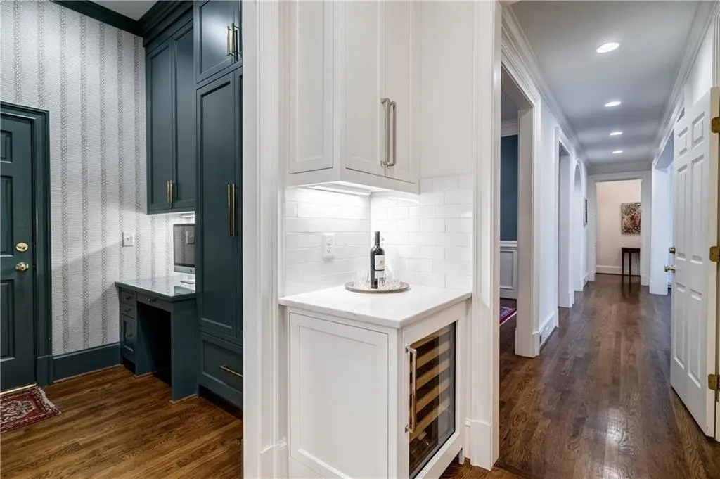 720 Whitemere Court, Atlanta, Georgia 30327, 5 Bedrooms Bedrooms, ,5 BathroomsBathrooms,Residential,Sold,720 Whitemere Court,6738410