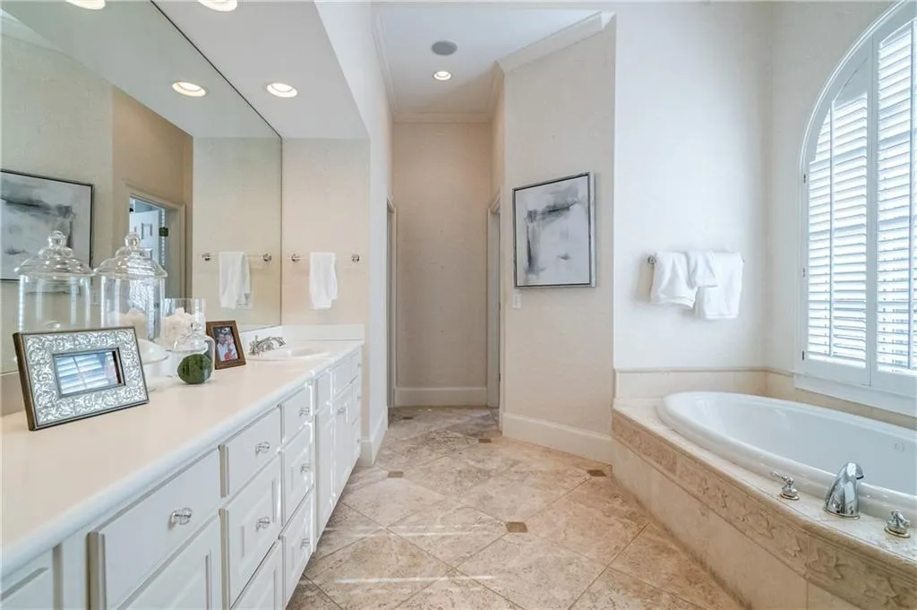 720 Whitemere Court, Atlanta, Georgia 30327, 5 Bedrooms Bedrooms, ,5 BathroomsBathrooms,Residential,Sold,720 Whitemere Court,6738410