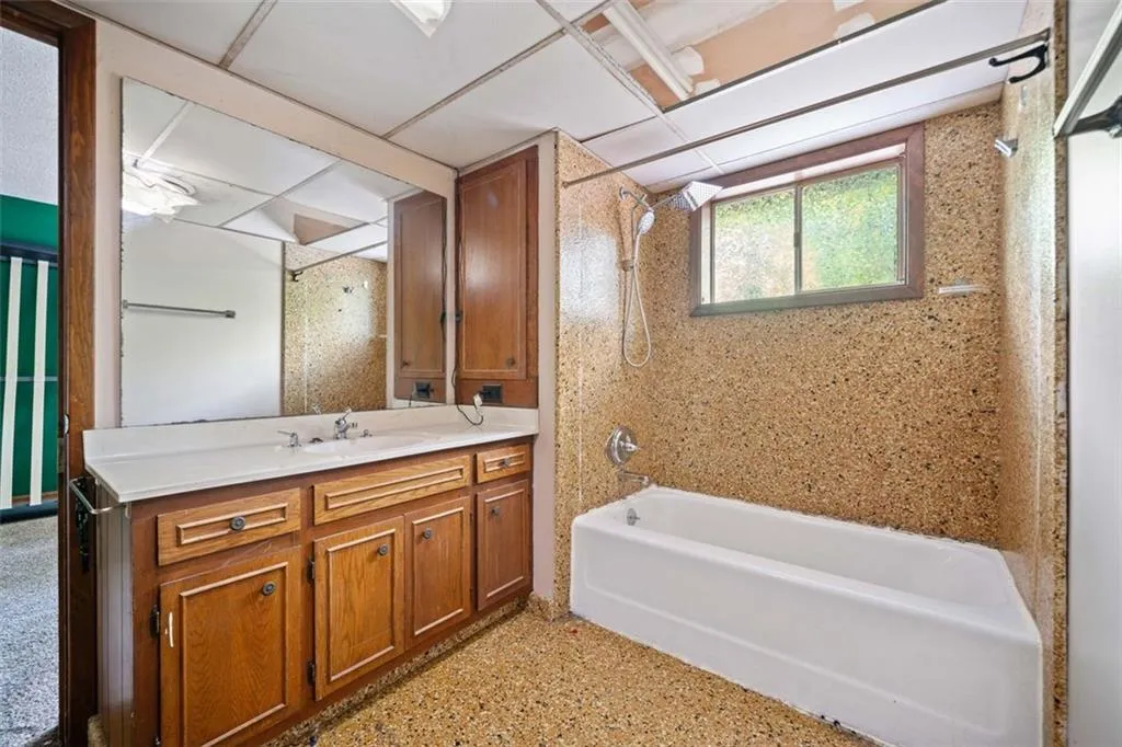 5800 Mitchell Road, Atlanta, Georgia 30328, 4 Bedrooms Bedrooms, ,3 BathroomsBathrooms,Residential,Sold,5800 Mitchell Road,7574868