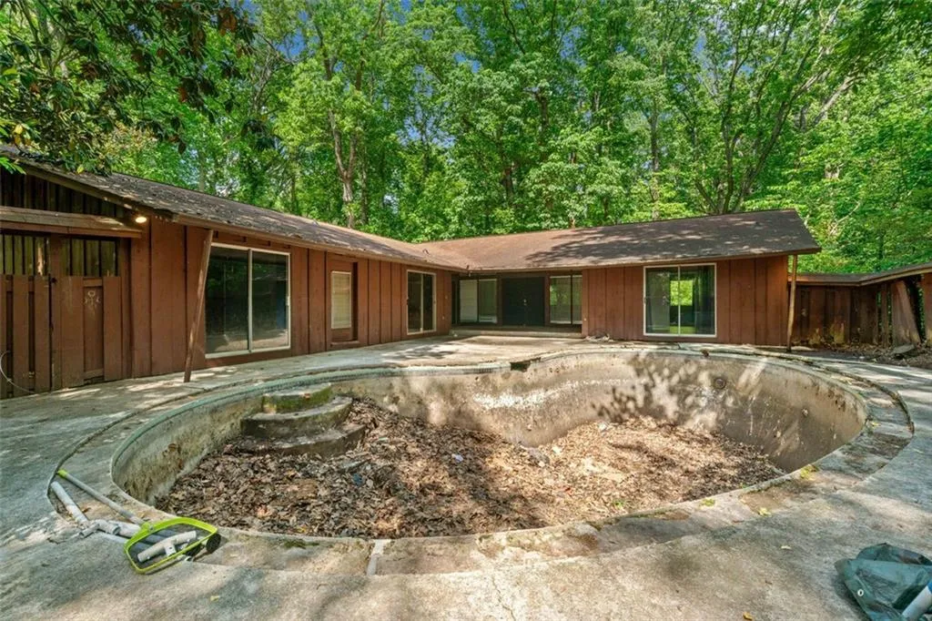 5800 Mitchell Road, Atlanta, Georgia 30328, 4 Bedrooms Bedrooms, ,3 BathroomsBathrooms,Residential,Sold,5800 Mitchell Road,7574868