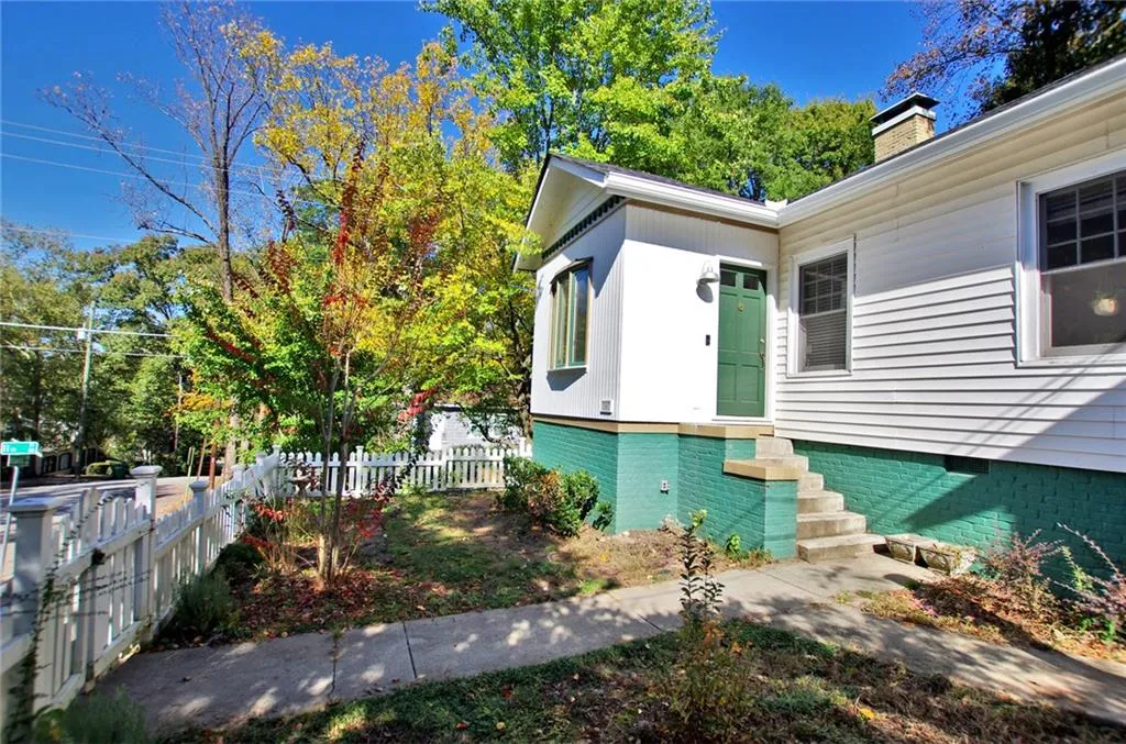 1043 Atlantic Drive Nw, Atlanta, Georgia 30318, 2 Bedrooms Bedrooms, ,1 BathroomBathrooms,Residential,Sold,1043 Atlantic Drive Nw,6100795