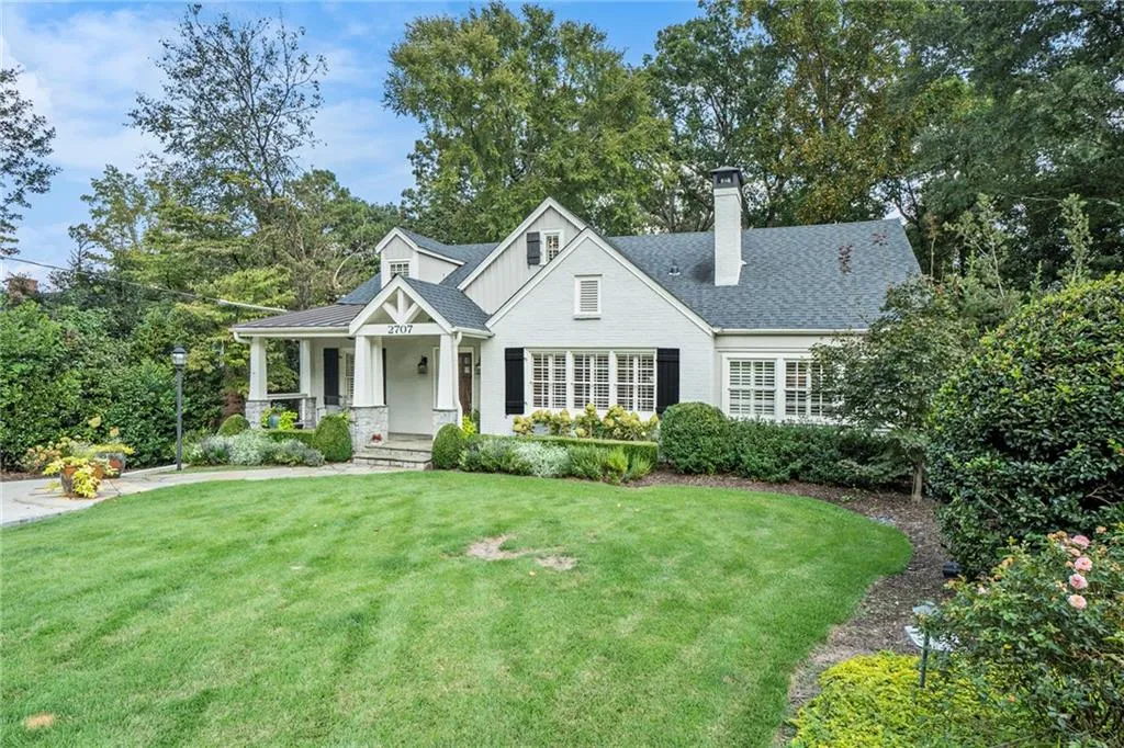 2707 Sharondale Drive Ne, Atlanta, Georgia 30305, 5 Bedrooms Bedrooms, 0 ,5 BathroomsBathrooms,Residential,Sold,2707 Sharondale Drive Ne,7677370