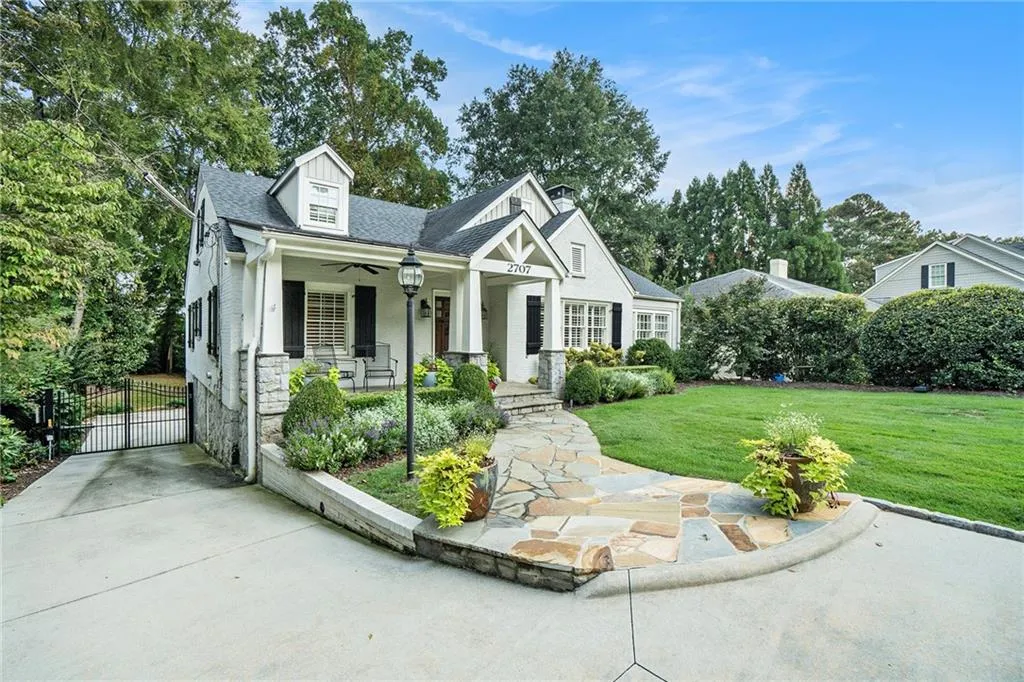 2707 Sharondale Drive Ne, Atlanta, Georgia 30305, 5 Bedrooms Bedrooms, 0 ,5 BathroomsBathrooms,Residential,Sold,2707 Sharondale Drive Ne,7677370