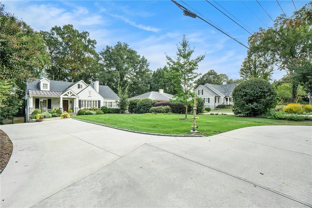 2707 Sharondale Drive Ne, Atlanta, Georgia 30305, 5 Bedrooms Bedrooms, 0 ,5 BathroomsBathrooms,Residential,Sold,2707 Sharondale Drive Ne,7677370