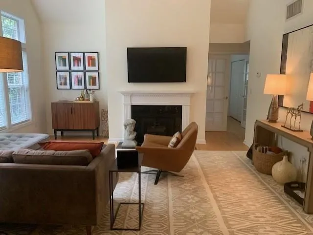 Plenty of natural light in this corner unit