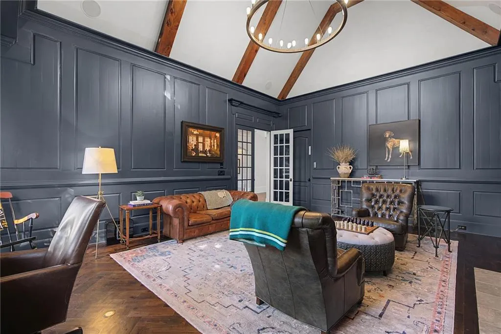 Off foyer