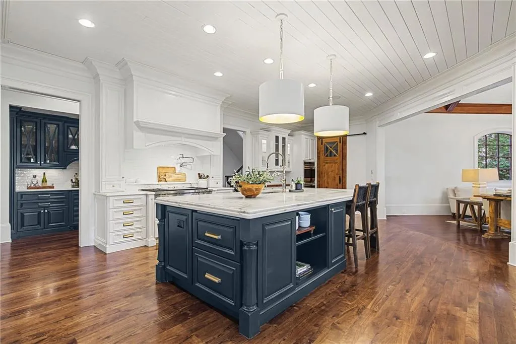 735 Glenairy Drive, Atlanta, Georgia 30328, 6 Bedrooms Bedrooms, ,7 BathroomsBathrooms,Residential,For Sale,735 Glenairy Drive,7712469