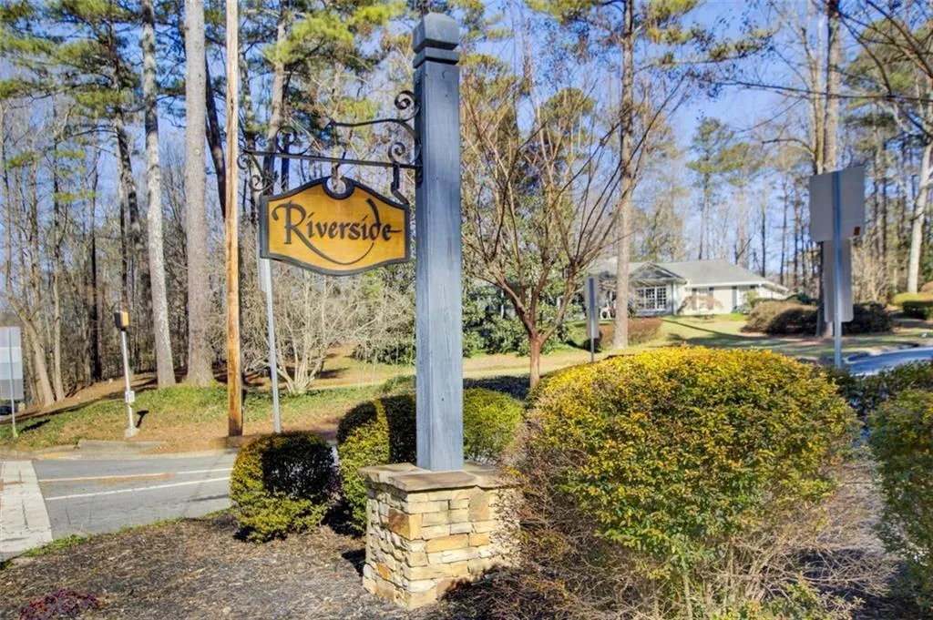 Who doesn't love Riverside! A great neighborhood to live, work and play.