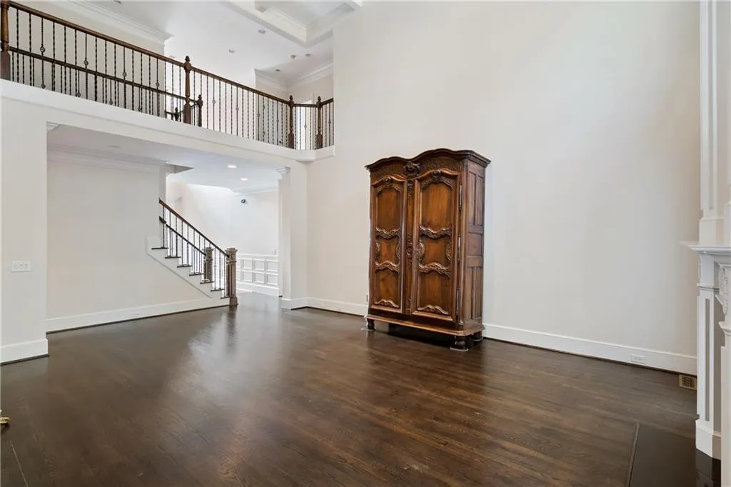 515 Enclave Circle, Atlanta, Georgia 30342, 5 Bedrooms Bedrooms, ,4 BathroomsBathrooms,Residential,Sold,515 Enclave Circle,7131442