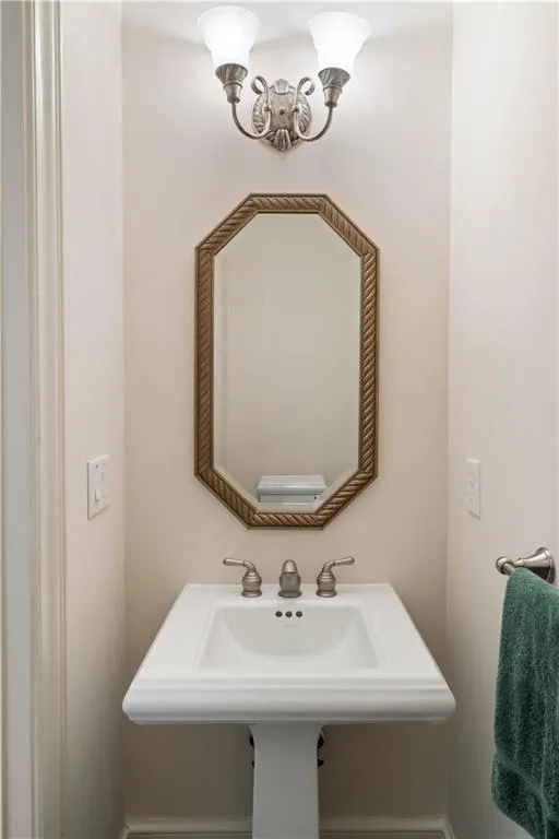 515 Enclave Circle, Atlanta, Georgia 30342, 5 Bedrooms Bedrooms, ,4 BathroomsBathrooms,Residential,Sold,515 Enclave Circle,7131442