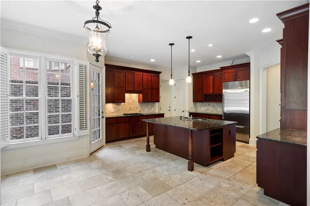 515 Enclave Circle, Atlanta, Georgia 30342, 5 Bedrooms Bedrooms, ,4 BathroomsBathrooms,Residential,Sold,515 Enclave Circle,7131442