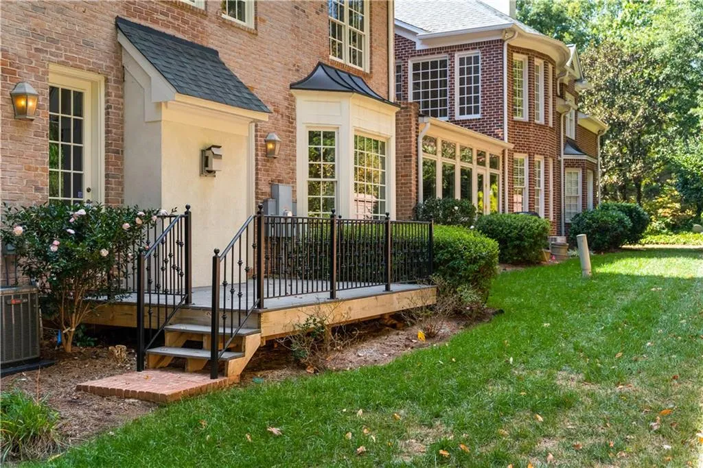 515 Enclave Circle, Atlanta, Georgia 30342, 5 Bedrooms Bedrooms, ,4 BathroomsBathrooms,Residential,Sold,515 Enclave Circle,7131442