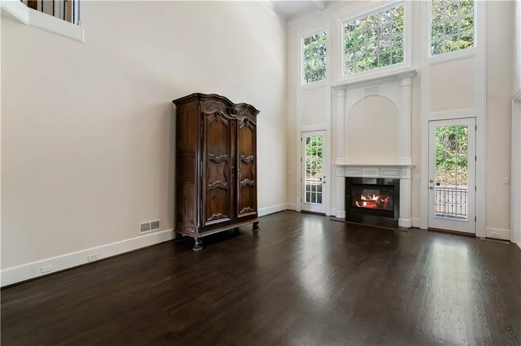 515 Enclave Circle, Atlanta, Georgia 30342, 5 Bedrooms Bedrooms, ,4 BathroomsBathrooms,Residential,Sold,515 Enclave Circle,7131442